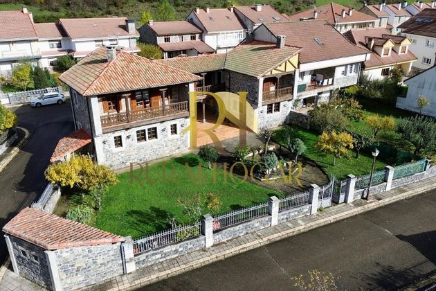 Foto 2 de Casa en venda a Burón de 8 habitacions amb terrassa i jardí