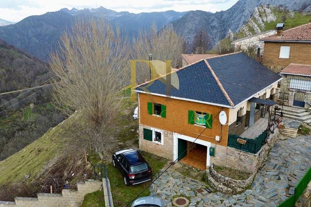 Foto 2 de Casa en venda a calle La Cueva de 4 habitacions amb terrassa i jardí