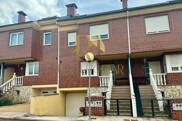 Foto 1 de Casa adossada en venda a urbanización Los Girasoles de 3 habitacions amb terrassa i piscina