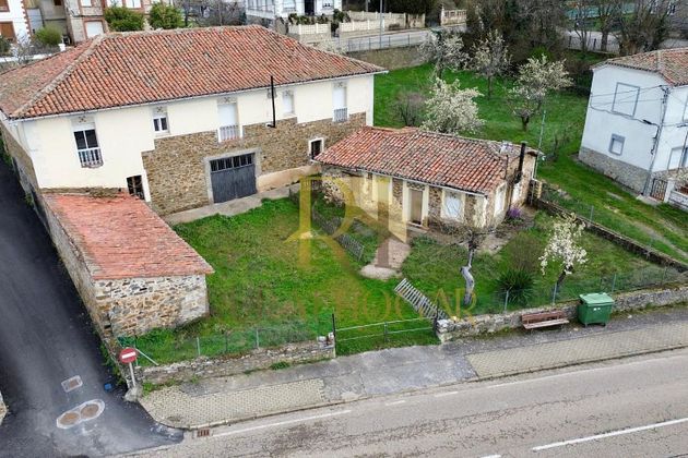 Foto 1 de Casa en venda a avenida Florentino Agustin Diez de 10 habitacions amb jardí i balcó