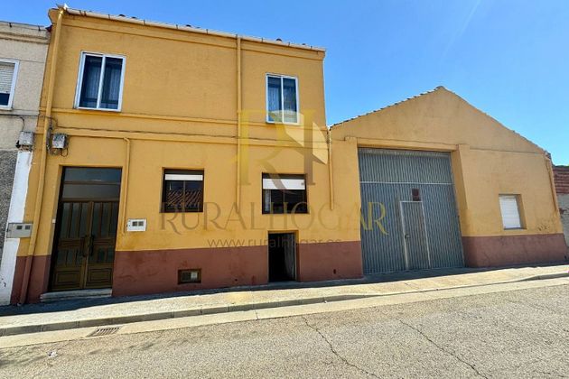 Foto 1 de Casa en venda a Santa María del Páramo de 5 habitacions amb calefacció