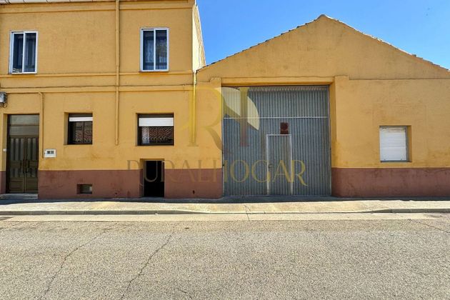 Foto 2 de Casa en venda a Santa María del Páramo de 5 habitacions amb calefacció