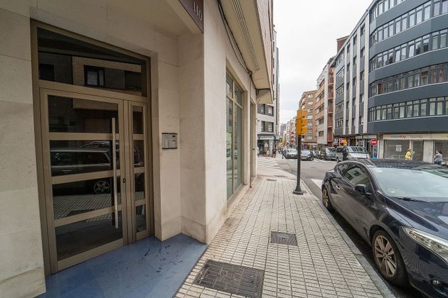 Foto 1 de Àtic en venda a calle Cabrales de 2 habitacions amb terrassa i calefacció