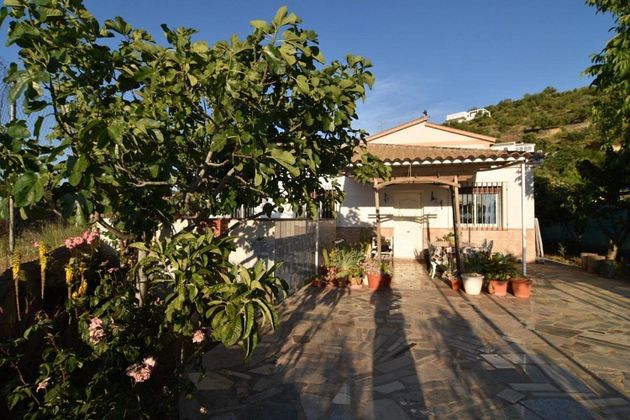 Foto 1 de Venta de chalet en Montefrío de 4 habitaciones con piscina