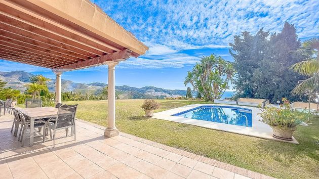 Foto 2 de Xalet en venda a La Herradura de 6 habitacions amb terrassa i piscina