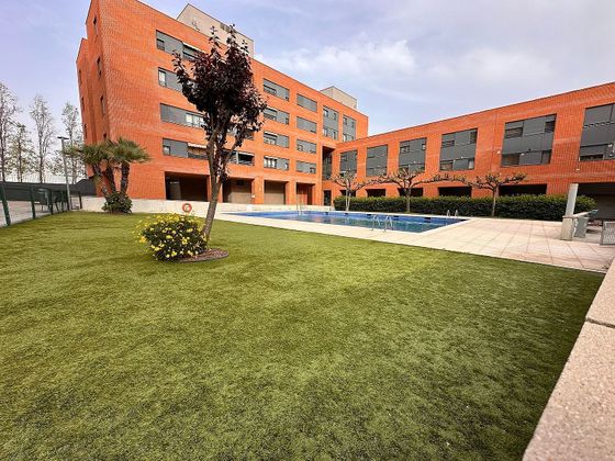 Foto 2 de Venta de piso en Parc Empresarial de 4 habitaciones con piscina y jardín