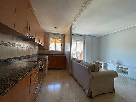 Foto 2 de Piso en alquiler en calle Calderón de la Barca de 2 habitaciones con muebles y aire acondicionado