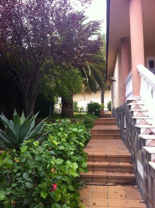 Foto 2 de Venta de chalet en Montequinto de 9 habitaciones con terraza y piscina