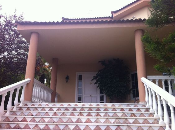 Foto 1 de Xalet en venda a Montequinto de 9 habitacions amb terrassa i piscina
