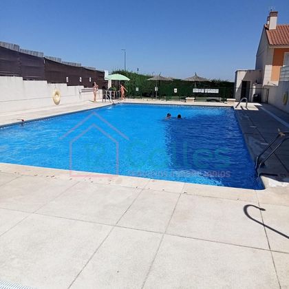 Foto 2 de Venta de casa en Ontígola de 4 habitaciones con piscina y garaje