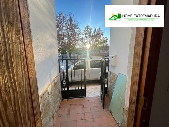 Foto 1 de Venta de casa en Mirandilla de 4 habitaciones con terraza y balcón
