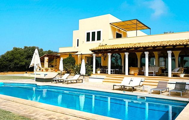 Foto 2 de Casa en venda a calle Lugar Volta de 6 habitacions amb terrassa i piscina