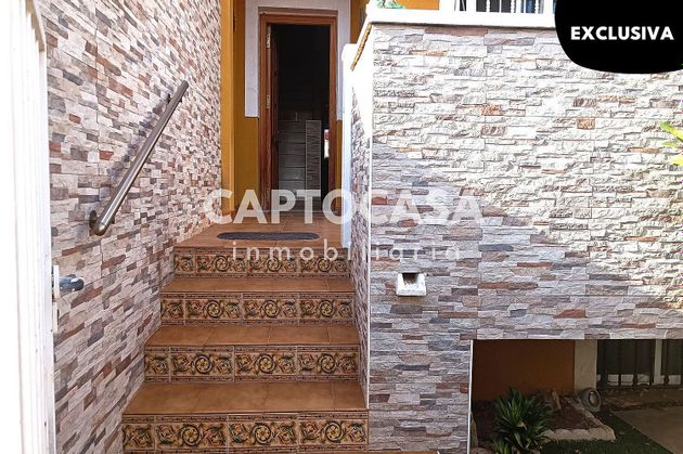 Foto 2 de Casa adosada en venta en Alumbres - Escombreras de 3 habitaciones con terraza y garaje