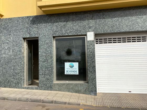Foto 1 de Local en venta en calle Huelva con garaje