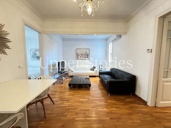 Foto 1 de Pis en lloguer a Vila de Gràcia de 2 habitacions amb mobles i balcó