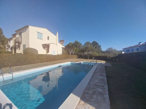 Foto 1 de Casa adosada en venta en Torroella de Montgrí pueblo de 2 habitaciones con piscina y garaje