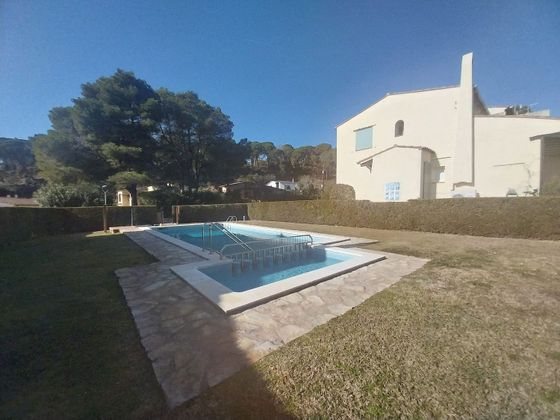 Foto 2 de Casa adosada en venta en Torroella de Montgrí pueblo de 2 habitaciones con piscina y garaje