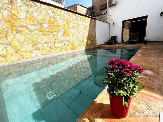 Foto 1 de Venta de casa adosada en Deltebre de 4 habitaciones con terraza y piscina