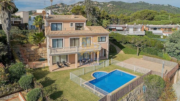 Foto 1 de Xalet en venda a Canyelles - Montgoda de 6 habitacions amb terrassa i piscina