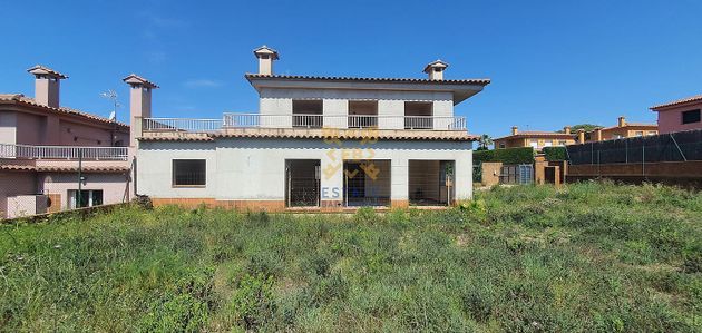 Foto 2 de Chalet en venta en Puigventós de 4 habitaciones con terraza y piscina