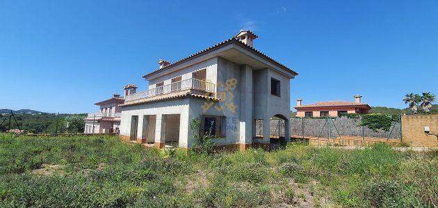 Foto 1 de Chalet en venta en Puigventós de 4 habitaciones con terraza y piscina