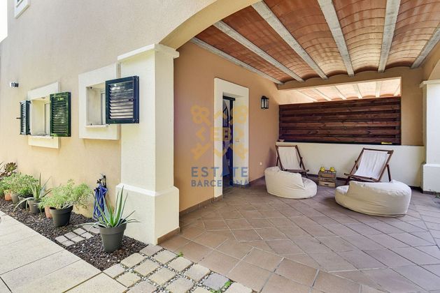 Foto 2 de Casa adossada en venda a Santa María de Llorell de 3 habitacions amb terrassa i piscina