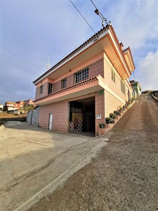 Foto 1 de Chalet en venta en Orotava (La) de 5 habitaciones con terraza y jardín