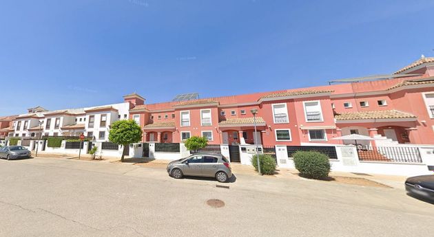 Foto 1 de Casa adosada en venta en Huévar del Aljarafe de 3 habitaciones con terraza y jardín