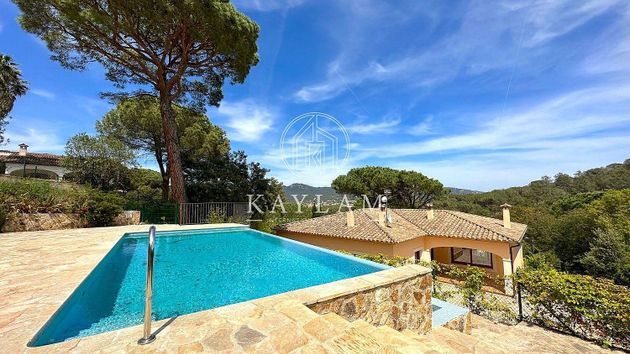 Foto 2 de Xalet en venda a Golf Costa Brava - Bufaganyes de 5 habitacions amb terrassa i piscina