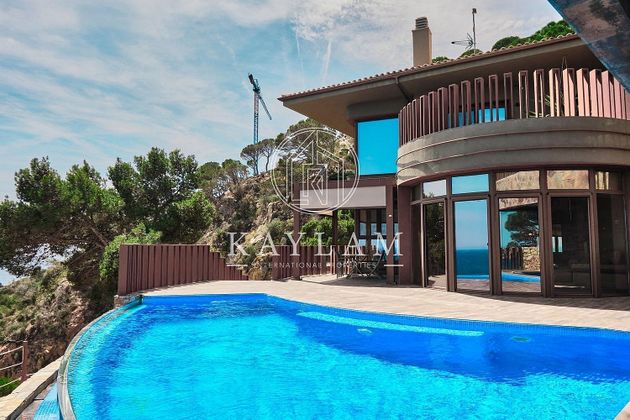 Foto 1 de Venta de chalet en Port Salvi - Puntabrava de 6 habitaciones con terraza y piscina
