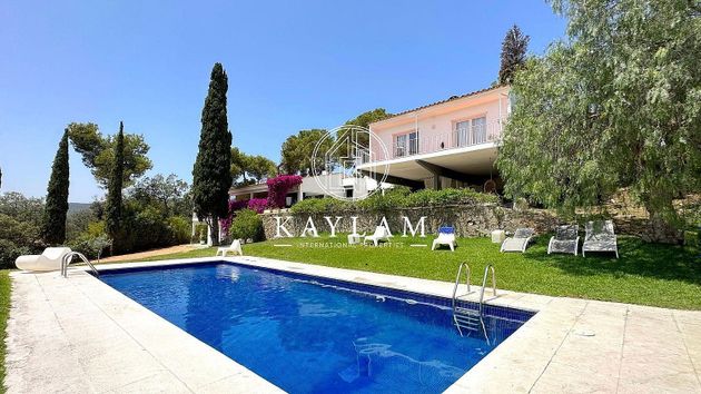 Foto 1 de Chalet en venta en Vall-Llobrega de 7 habitaciones con terraza y piscina