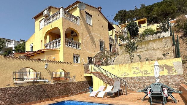 Foto 1 de Chalet en venta en Canyelles - Montgoda de 5 habitaciones con terraza y piscina