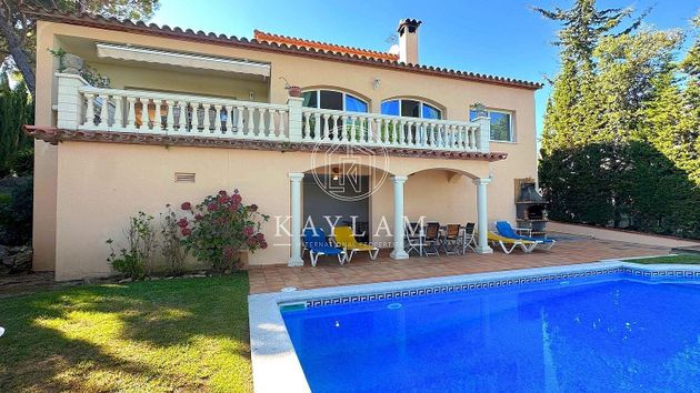 Foto 1 de Xalet en venda a Els Pins - Politur de 4 habitacions amb terrassa i piscina
