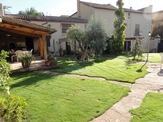 Foto 2 de Casa rural en venda a Centre - Castellar del Vallès de 7 habitacions amb terrassa i piscina