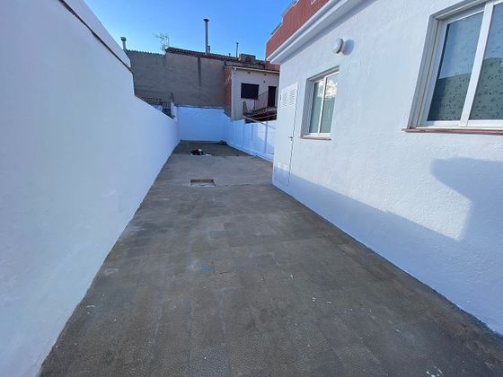 Foto 1 de Casa adossada en venda a Centre - Castellar del Vallès de 4 habitacions amb jardí i balcó