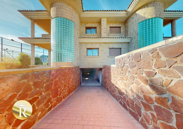 Foto 1 de Casa en venta en calle Pompeya de 4 habitaciones con terraza y piscina