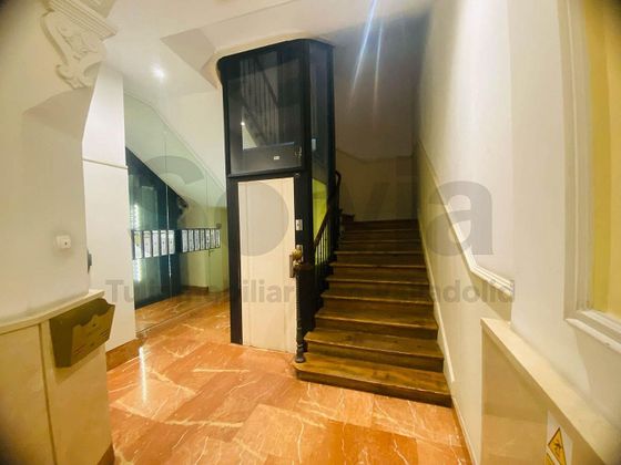 Foto 2 de Pis en lloguer a Centro - Valladolid de 6 habitacions amb mobles i balcó