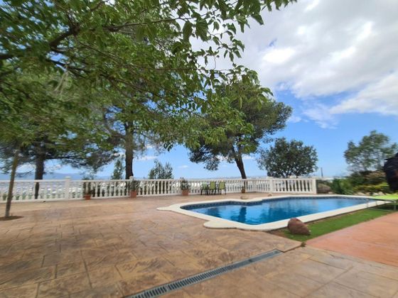 Foto 2 de Xalet en venda a Abrera de 6 habitacions amb terrassa i piscina