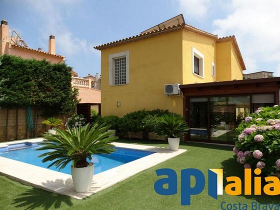 Foto 2 de Casa en venda a Sant Pol - Volta de l'Ametller de 4 habitacions amb terrassa i piscina