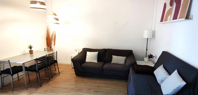 Foto 2 de Piso en venta en La Nova Esquerra de l'Eixample de 3 habitaciones con balcón y aire acondicionado