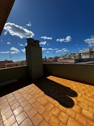 Foto 2 de Dúplex en alquiler en La Llotja - Sant Jaume de 3 habitaciones con terraza y aire acondicionado