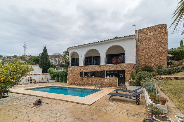 Foto 1 de Xalet en venda a Alcossebre de 3 habitacions amb terrassa i piscina