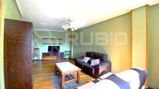 Foto 2 de Pis en venda a Laredo de 4 habitacions amb terrassa i calefacció
