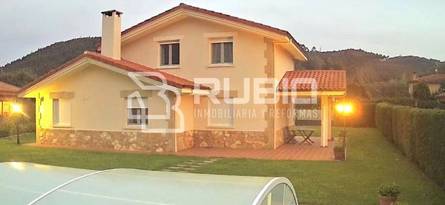 Foto 1 de Casa en venda a calle La Oriza de 4 habitacions amb terrassa i piscina