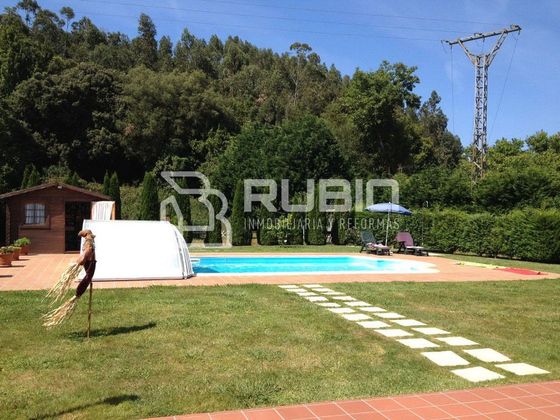 Foto 2 de Casa en venda a calle La Oriza de 4 habitacions amb terrassa i piscina