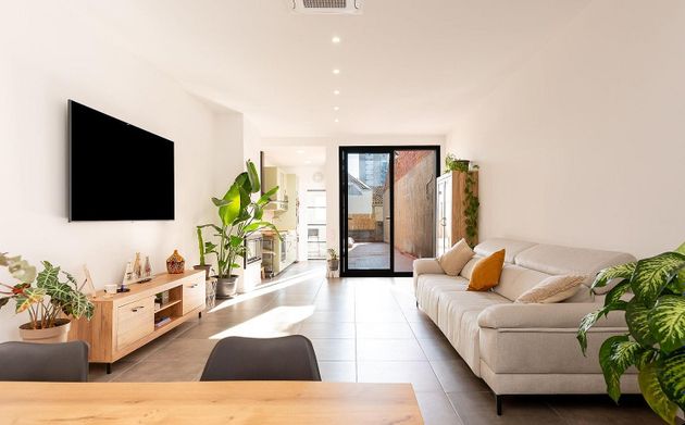 Foto 1 de Casa en venta en calle De Sant Genís de 3 habitaciones con terraza y piscina