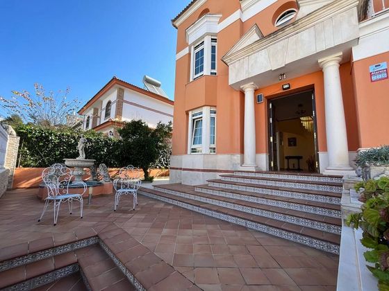 Foto 1 de Casa en venda a calle Poetisa Nieves López Pastor de 5 habitacions amb terrassa i piscina