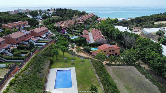 Foto 1 de Casa adossada en venda a Arenys de Mar de 4 habitacions amb terrassa i piscina