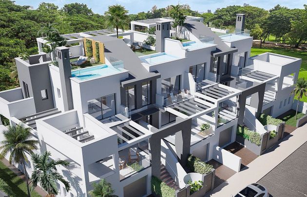 Foto 1 de Venta de casa adosada en El Pinar - Palacio de Congresos de 3 habitaciones con terraza y piscina