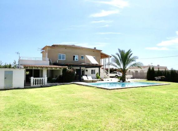 Foto 2 de Chalet en alquiler en Oliva Playa de 4 habitaciones con terraza y piscina